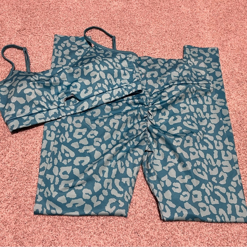 Teal leopard legging/bra workout set medium
